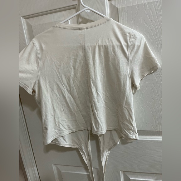 Women’s Lululemon Short Sleeve Shirt with Tie Wrap Size 6 - Picture 2 of 8